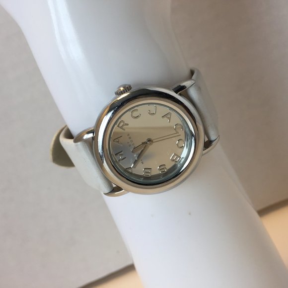 ⌚︎MARC JACOBS White Watch⌚︎NEEDS BATTERY - Picture 5 of 8